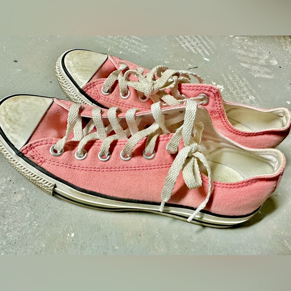 Women’s pink Converse size 8 - Picture 2 of 12